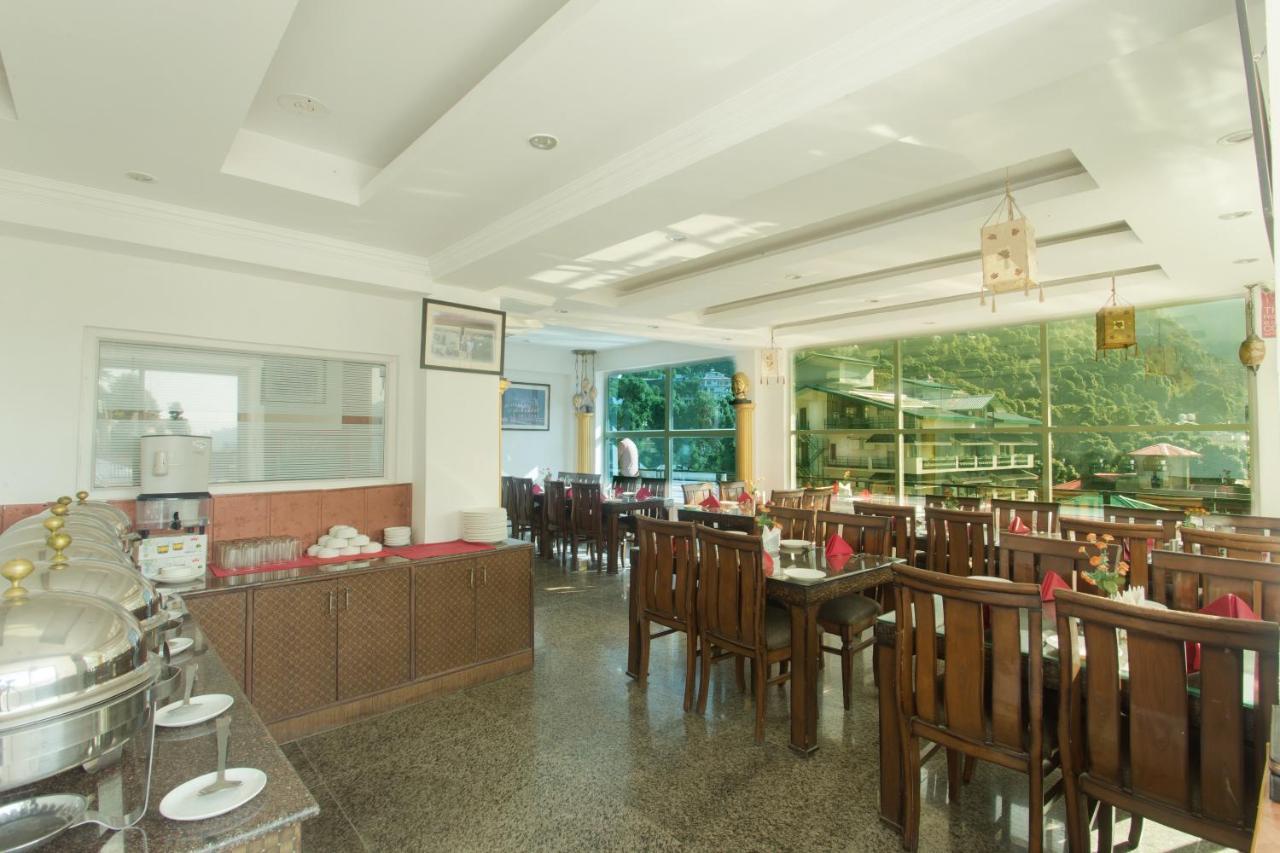 Hotel Shivani International Мак-Леод-Гейндж Экстерьер фото